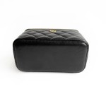 シャネル バニティケース キルティングラムスキン ゴールドボール金具